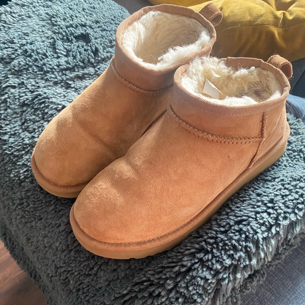 Ugg - Ultra Mini Boot - Size 9